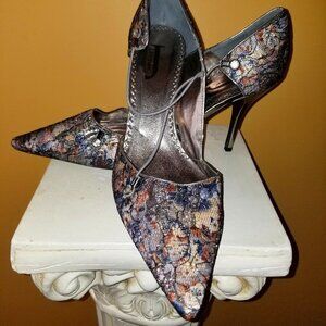 FASHIONABLE FLORAL SHOES (SIZE 12)